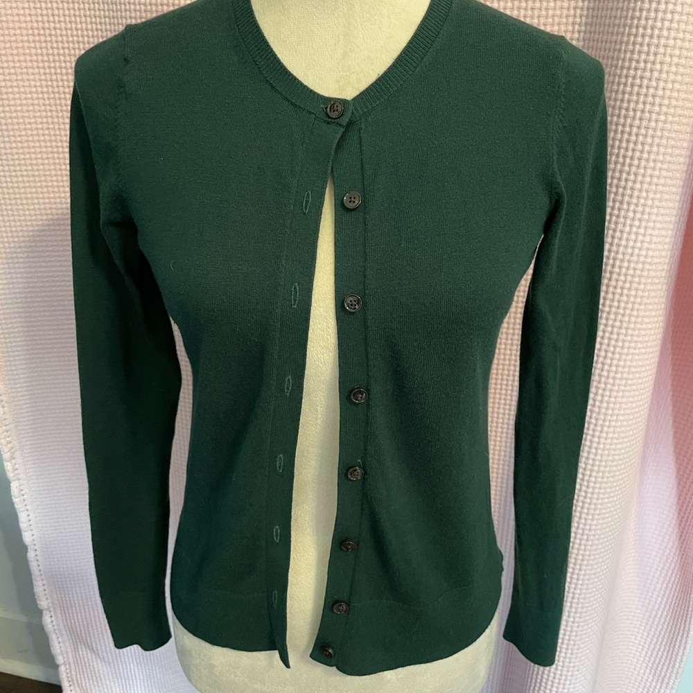 ANN TAYLOR Hunter green cardigan size XS. - Picture 2 of 4